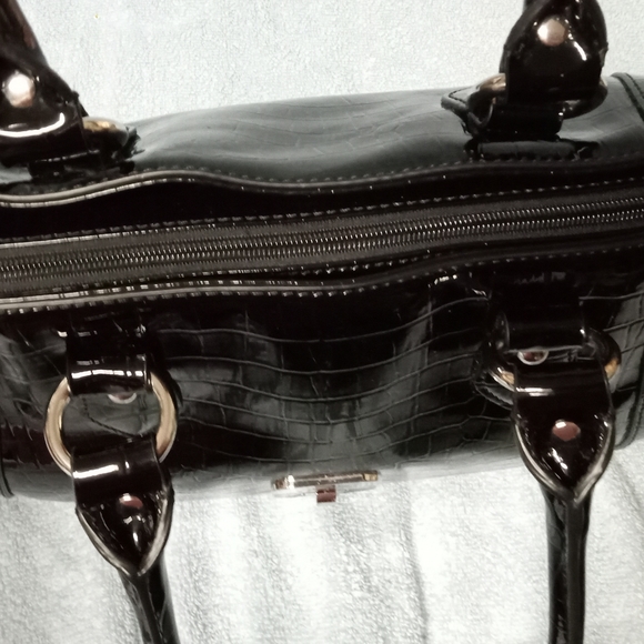 Guess crocodile embossed PVC Vinyl black tote w/shoulder straps clean interior - Picture 5 of 16